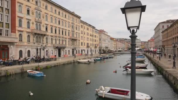 Trieste Itália Setembro 2023 Canal Grande Trieste Itália Igreja Santo — Vídeo de Stock