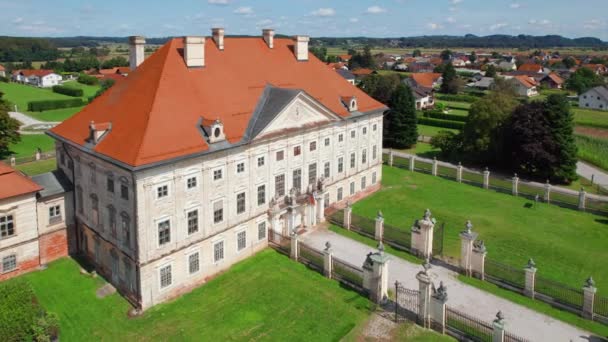 斯洛文尼亚普图伊的Dornava历史建筑 空中风景 巴洛克建筑是斯洛文尼亚最重要的建筑之一 — 图库视频影像