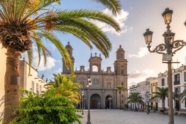 İspanya 'nın Gran Canaria adasındaki Santa Ana Katedrali. Las Palmas 'taki Saint Ana meydanındaki tarihi katedral. Kanarya adaları seyahat yeridir..