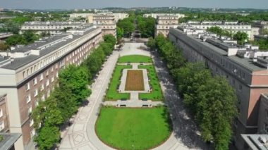 Polonya 'nın Krakow kentindeki Nowa Huta bölgesinin PRL döneminde ideal bir sosyalist bölge olarak tasarlanmış hava manzarası. Merkezi meydanın üst görüntüsü Ronald Reagan 'dan sonra isimlendirildi 