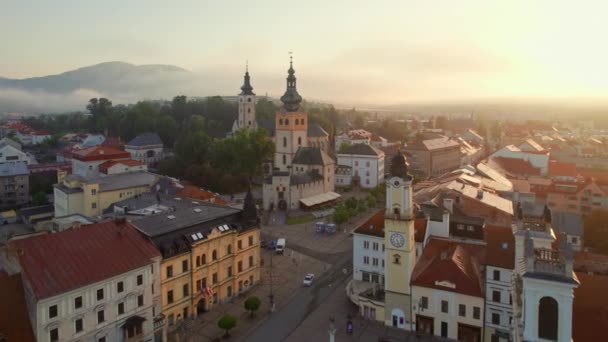 Banska Bystrica Stadsgezicht Bij Zonsopgang Zomer Slowakije Luchtfoto Van Belangrijkste — Stockvideo