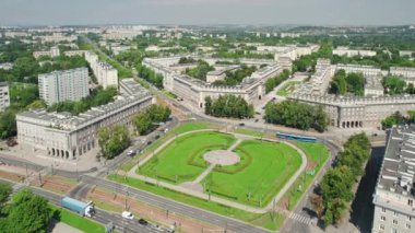 Polonya 'nın Krakow kentindeki Nowa Huta bölgesinin PRL döneminde ideal bir sosyalist bölge olarak tasarlanmış hava manzarası. Merkezi meydanın üst görüntüsü Ronald Reagan 'dan sonra isimlendirildi 