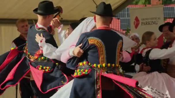 Malopolska Pologne Juillet 2023 Des Gens Costumes Nationaux Polonais Exécutent — Video