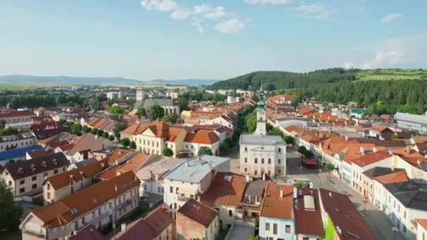 斯洛伐克东部斯皮斯地区的Kezmarok老城的空中景观 福音派教会 Kezmarok市办事处和其他历史建筑 — 图库视频影像