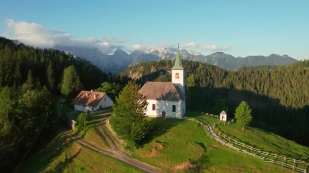 Vue Aérienne Magnifique Paysage Alpin Slovène Avec Petit Sveti Duh — Video