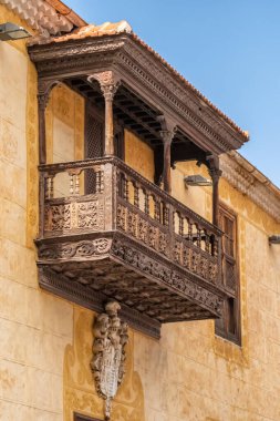 İspanya 'nın Kanarya Adaları, Tenerife' deki La Orotava kasabasında güzel ahşap balkonlar. Geleneksel bir Kanarya mimari detayı. Orotava şehrinin tarihi binaları.