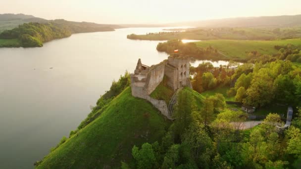 Günbatımında Czorsztyn Gölü Kıyısındaki Ortaçağ Czorsztyn Kalesi Polonya Nın Küçük — Stok video