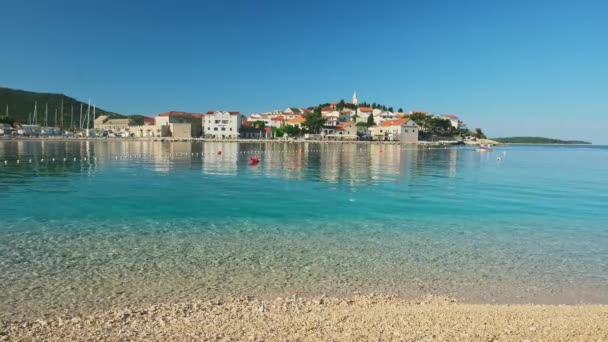 Idyllic Beach Charming Primosten Town Adriatic Sea Croatia Perfect Summer — Stock Video