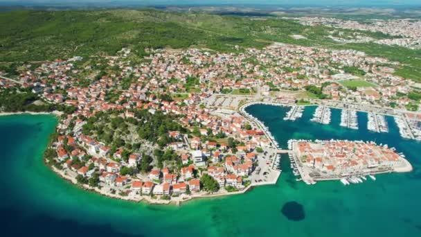Luftaufnahme Der Altstadt Von Tribunj Auf Einer Kleinen Insel Der — Stockvideo