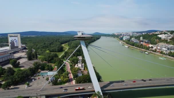 Letecký Pohled Bratislavské Město Létě Slavnou Rozhlednou Ufo Věže Nad — Stock video