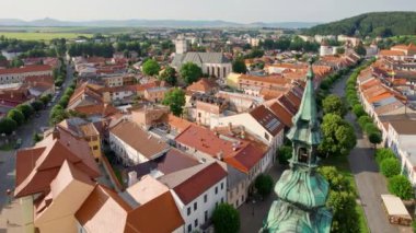 Slovakya 'nın doğusundaki Spis bölgesindeki eski Kezmarok kasabasının hava manzarası. Evanjelik Kilise, Kezmarok Belediyesi ve diğer tarihi makamlar