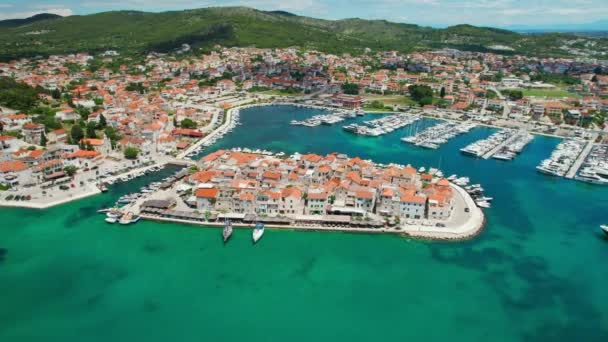 Hırvatistan Dalmaçya Bölgesindeki Adriyatik Denizi Ndeki Eski Tribunj Kasabasının Hava — Stok video