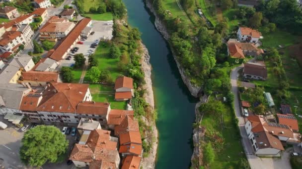 Vista Aérea Ciudad Kanal Soci Eslovenia Mayoría Del Puente Kanal — Vídeos de Stock