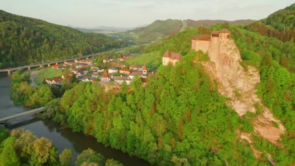 Вид Воздуха Оравский Замок Восходе Солнца Словакия Средневековый Оравский Замок — стоковое видео