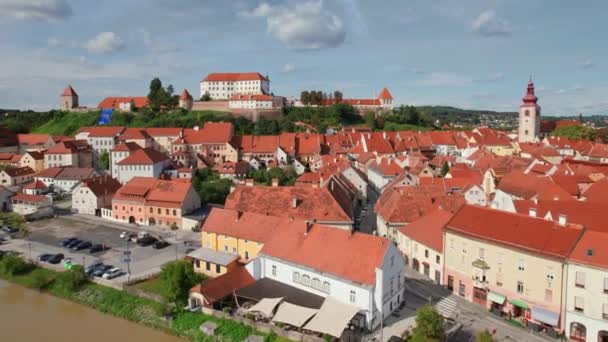 Luchtfoto Van Oude Binnenstad Van Ptuj Zomer Grad Ptuj Kasteel — Stockvideo