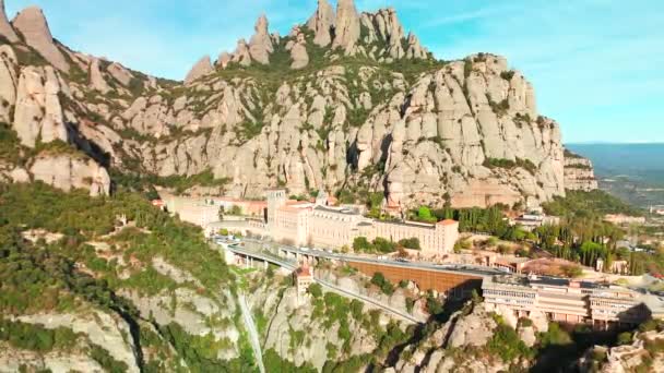 Вид Воздуха Гору Монсеррат Монастырем Санта Мария Монсеррат Барселоне Каталония — стоковое видео