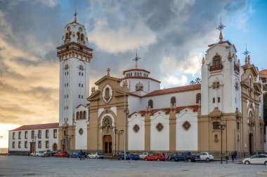 Candelaria, İspanya - 15 Ocak 2023: Candelaria Prensesi ve Candelaria kasabası Plaza de la Patrona de Canarias, Tenerife, İspanya.