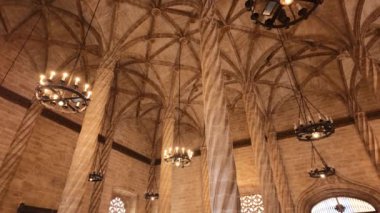 Valencia, İspanya - 8 Nisan 2024: Llotja de la Seda, Valencia 'nın son dönem Gotik tarzı tarihi bir yapıdır ve şehirde popüler bir turistik merkezdir. İpek Borsası binası 