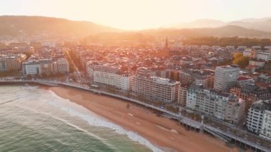 Donostia 'nın hava manzarası - San Sebastian şehir manzarası Bask ülkesinde, kuzey İspanya' da.