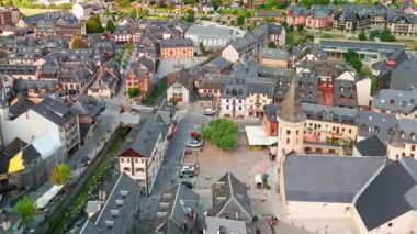 Vieha, Aran, Katalonya, İspanya 'nın hava manzarası. Büyüleyici kasaba İspanyol Pirene Dağları 'na kurulmuş.