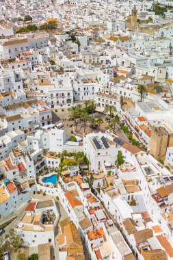 İspanya 'nın Endülüs kentindeki Vejer de la Frontera şehrinin hava manzarası. Endülüs 'teki Pueblos Blancos ya da beyaz kasabaları. Espana Meydanı