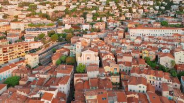 Nice yakınlarındaki güzel Villefranche-sur-Mer kasabasının hava manzarası, Güney Fransa, Cote dAzur. Fransız Rivierası 'nda popüler bir tatil beldesi..