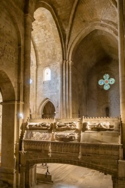 Katalonya, İspanya 'daki Santa Maria de Poblet Kraliyet Manastırı' nın ortaçağ manastırı. Tarihi Poblet manastırının içinde.