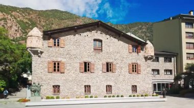 Andorra la Vella, Andorra - 5 Eylül 2024: Casa de la Vall, Andorra la Vella. Andorra Genel Kurulu 'nun eski karargahıdır.. 