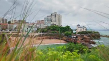 Biscay Körfezi 'ndeki Biarritz, Fransa' nın güzel kıyıları. Muhteşem manzaralı Atlantik sahili. Sabit görüntü görüntüsü.