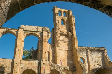 Fransa 'nın Aude kentindeki Alet-les-Bains köyündeki Notre Dame' ın 9. yüzyıl Benedikt manastırı kalıntıları.