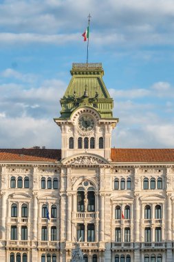 İtalya Piazza Unita d Italia Meydanı 'ndaki Trieste belediye binası, İtalya' nın Friuli Venezia Giulia bölgesi. Kuzey Doğu İtalya 'da bir liman kenti olan Trieste' deki İtalya Meydanı 'nın Ana Birliği.