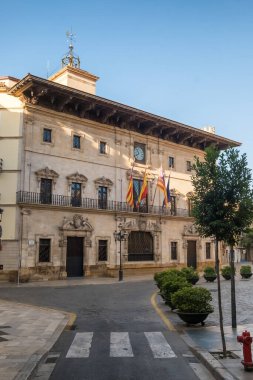 Ajuntament 'in tarihi binası veya Balear Adaları' nın başkenti Palma de Mallorca belediye binası. Büyük saati olan eski bir bina.
