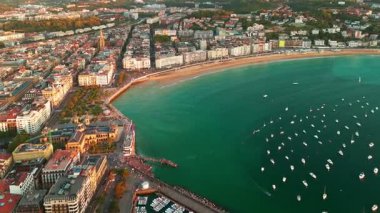 Donostia 'nın hava manzarası - San Sebastian şehir manzarası Bask ülkesinde, kuzey İspanya.