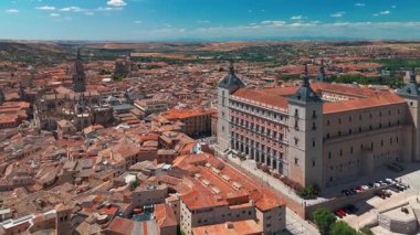 İspanya, Castilla-La Mancha, Toledo 'nun tarihi şehir manzarası. Toledo Katedrali, Santa Mari Katedrali, UNESCO Dünya Mirası Alanı ile güzel bir ortaçağ şehri..