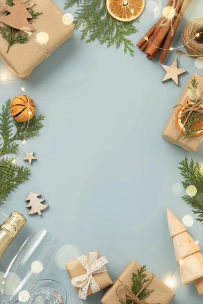 Weihnachten Und Neujahr Rahmen Attrappe Mit Geschenkboxen Und Dekorationen Umweltfreundliche — Stockfoto