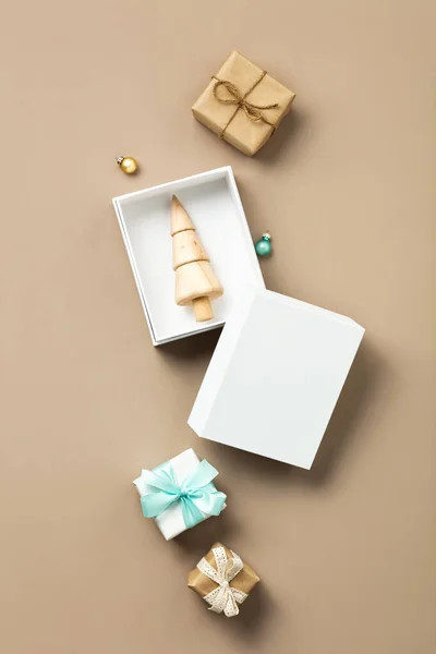 Концепція Різдва Нового Року Мініатюрна Ялинка Коробці Мінімалістична Модна Композиція — стокове фото