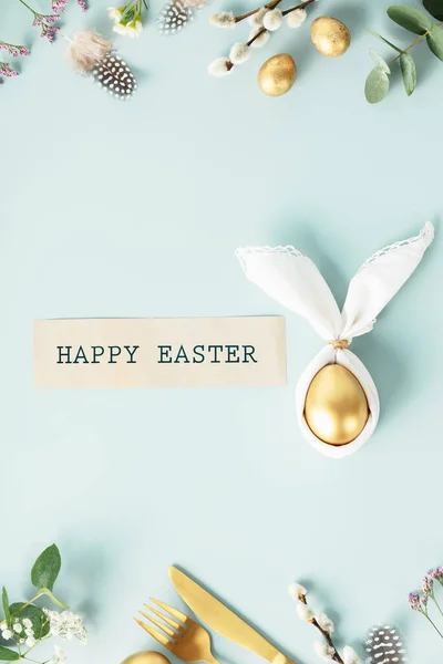 Stylish Easter Flat Lay Golden Egg Easter Bunny Napkin Golden — Fotografia de Stock