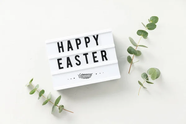 Paascompositie Wenskaart Met Lightbox Tekst Happy Easter Eucalyptus Takken Lichtgrijze — Stockfoto