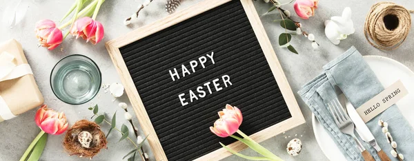 Banner Happy Easter Letter Board Lente Tafel Instelling Bovenaanzicht — Stockfoto