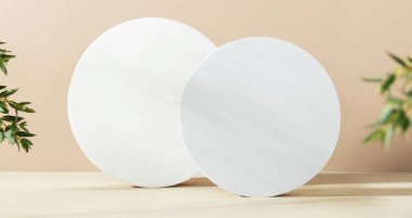 Beyaz köpük dairesi, bej masa üzerinde kaideyi ve okaliptüs dallarını şekillendirdi. Fotokopi alanı, yan görüş. Ürünler için podyum modelleme geçmişi. Reklam şablonu. Köpük platformu. Soyut geometrik kaide.