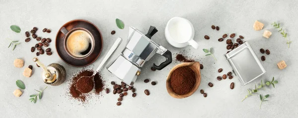 Flach Lag Mokkatopf Espressotasse Gemahlener Kaffee Milch Zucker Und Kaffeebohnen — Stockfoto