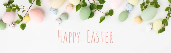 Paascompositie Met Lentetakken Eieren Witte Achtergrond Vlak Bovenaanzicht Gelukkige Pasen — Stockfoto