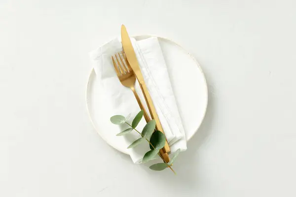 Gold Cutlery Eucalyptus Branches White Plate Napkin Light Grey Background Telifsiz Stok Fotoğraflar