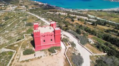 Malta 'daki Aziz Agatha Kızıl Kulesi' nin hava manzarası..