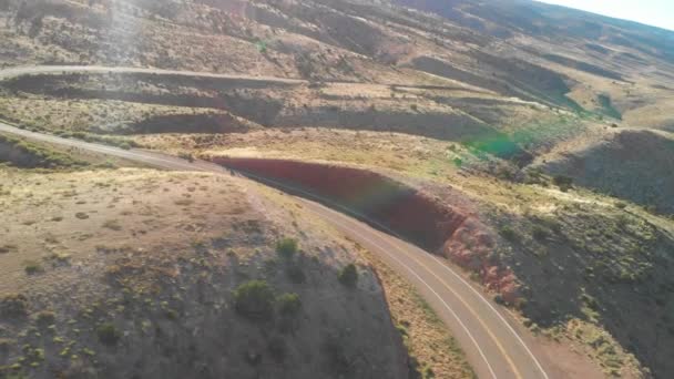Straße Über Die Schluchtenberge Luftaufnahme Von Der Drohne — Stockvideo