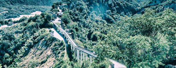 Мост Чивита Баньорегио Италия — стоковое фото
