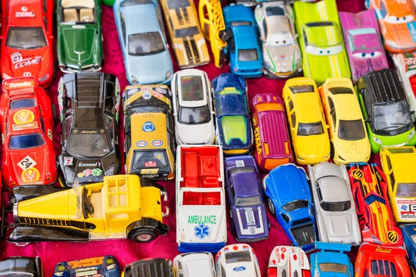 Madryt Hiszpania Października 2022 Kolekcja Zabytkowych Miniaturowych Samochodów Wzdłuż Ulicy — Zdjęcie stockowe