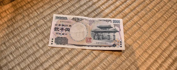 Moneda Japoneză Yen Nota 2000 Partea Sus Izolată Covor Plajă — Fotografie, imagine de stoc