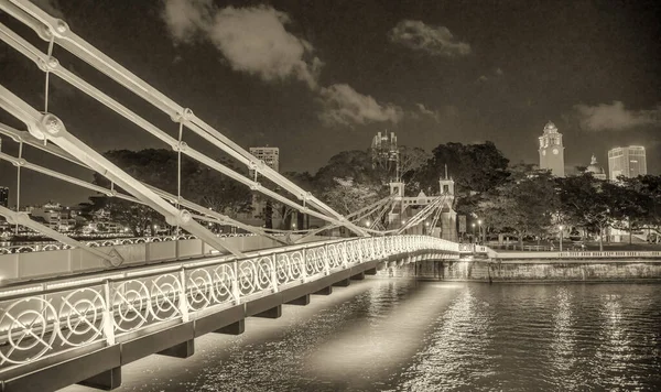 Verlichte Brug Nachts Langs Singapore Rivier — Stockfoto