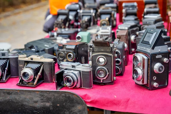 西班牙马德里 2022年10月30日 沿街跳蚤市场收集老式相机 — 图库照片